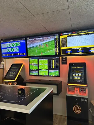 billede af skærme som viser kampe og spil på BETTER SPORTSBAR HERNINGS TikTok